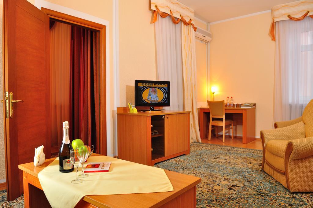 Altyn Dala Hotel Астана Екстериор снимка