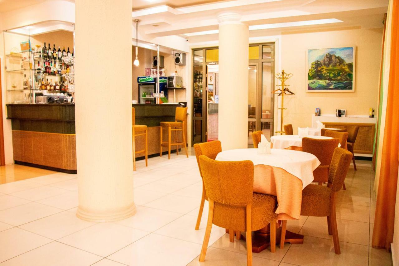 Altyn Dala Hotel Астана Екстериор снимка